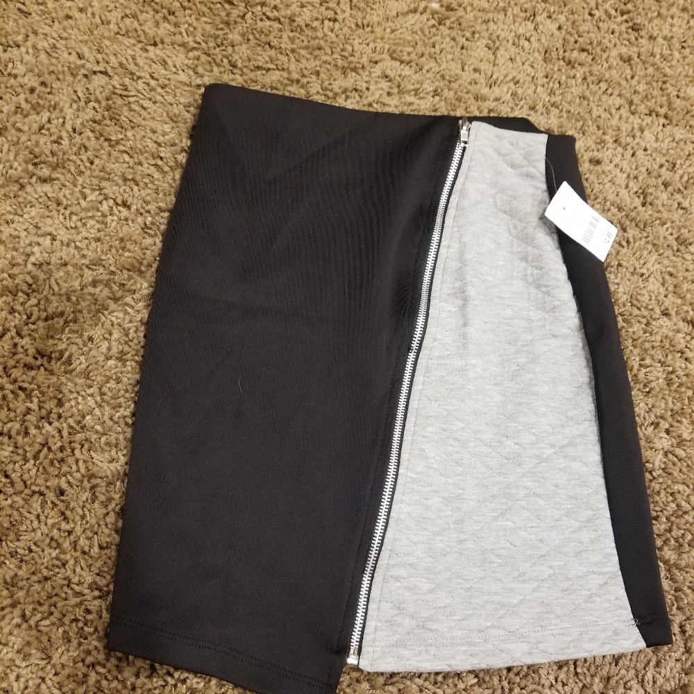 Asymmetric front zipper skirt